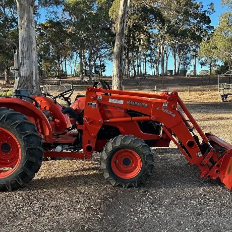 2011 Kubota MX5100 Tractor with Loader 3