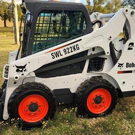 2015 Bobcat S590 4-in-1 Bucket 2
