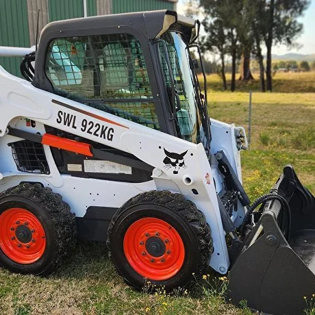 2015 Bobcat S590 4-in-1 Bucket 3