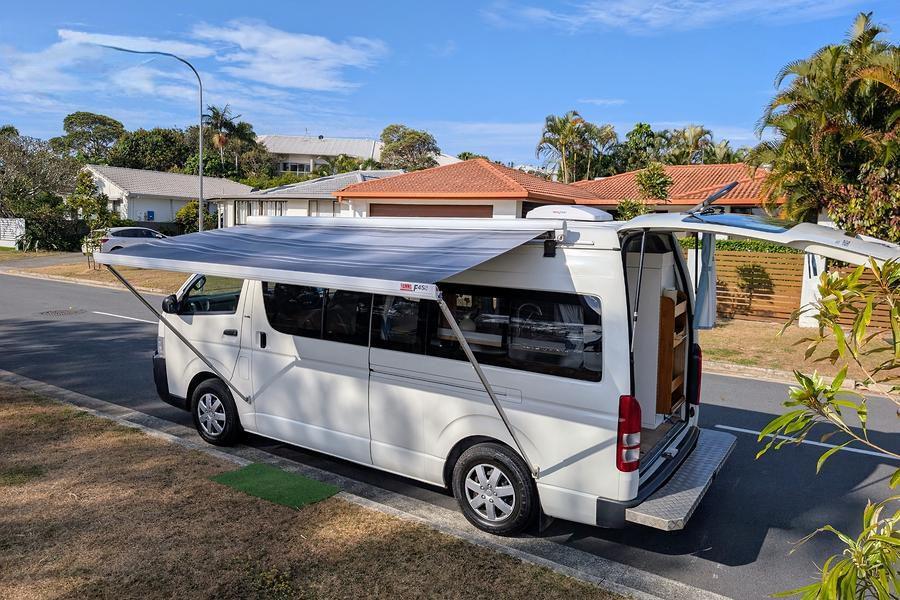 2008 Toyota HIACE Campervan 2