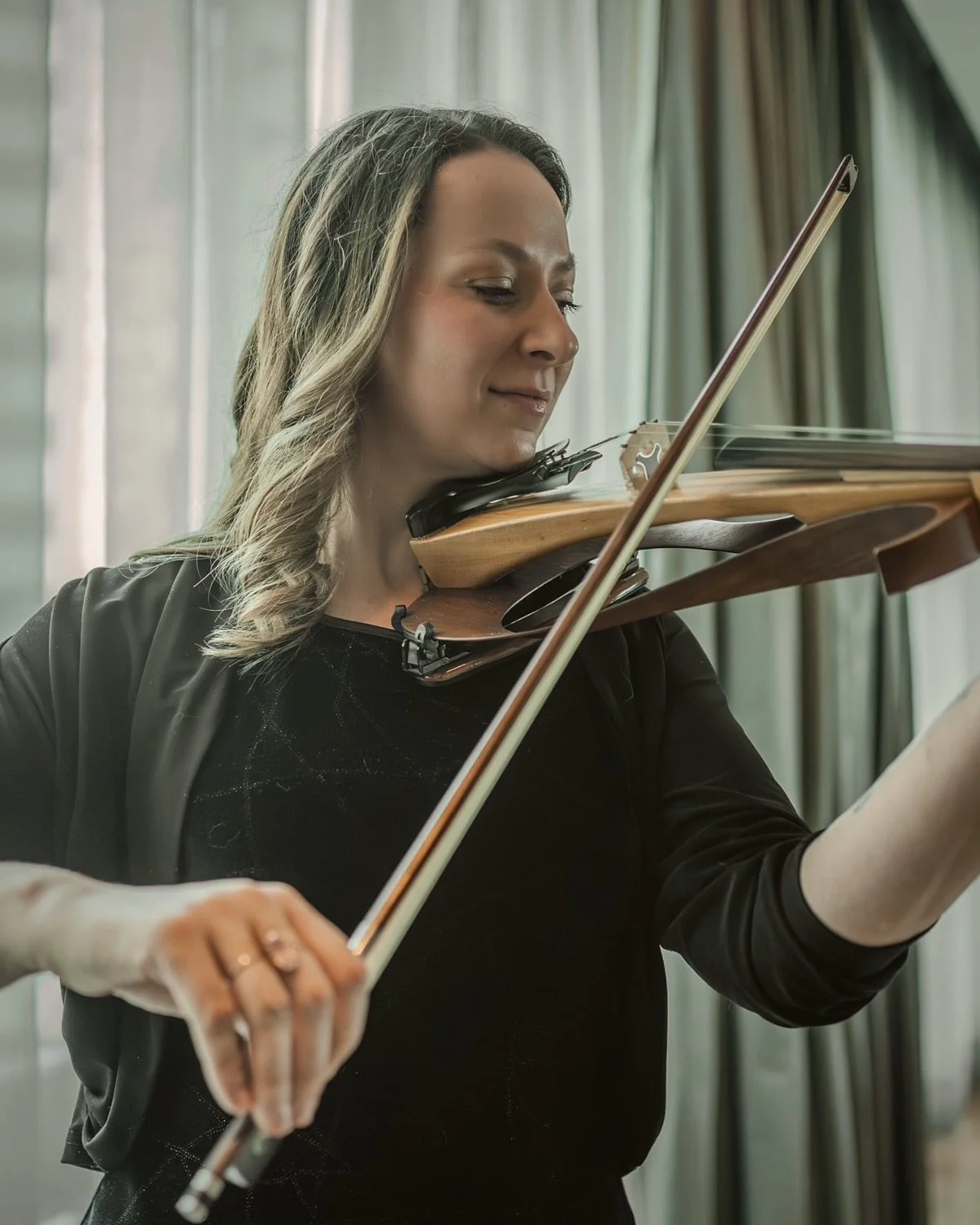Violinista de Clazzic Musik tocando en la recepción de un evento corporativo