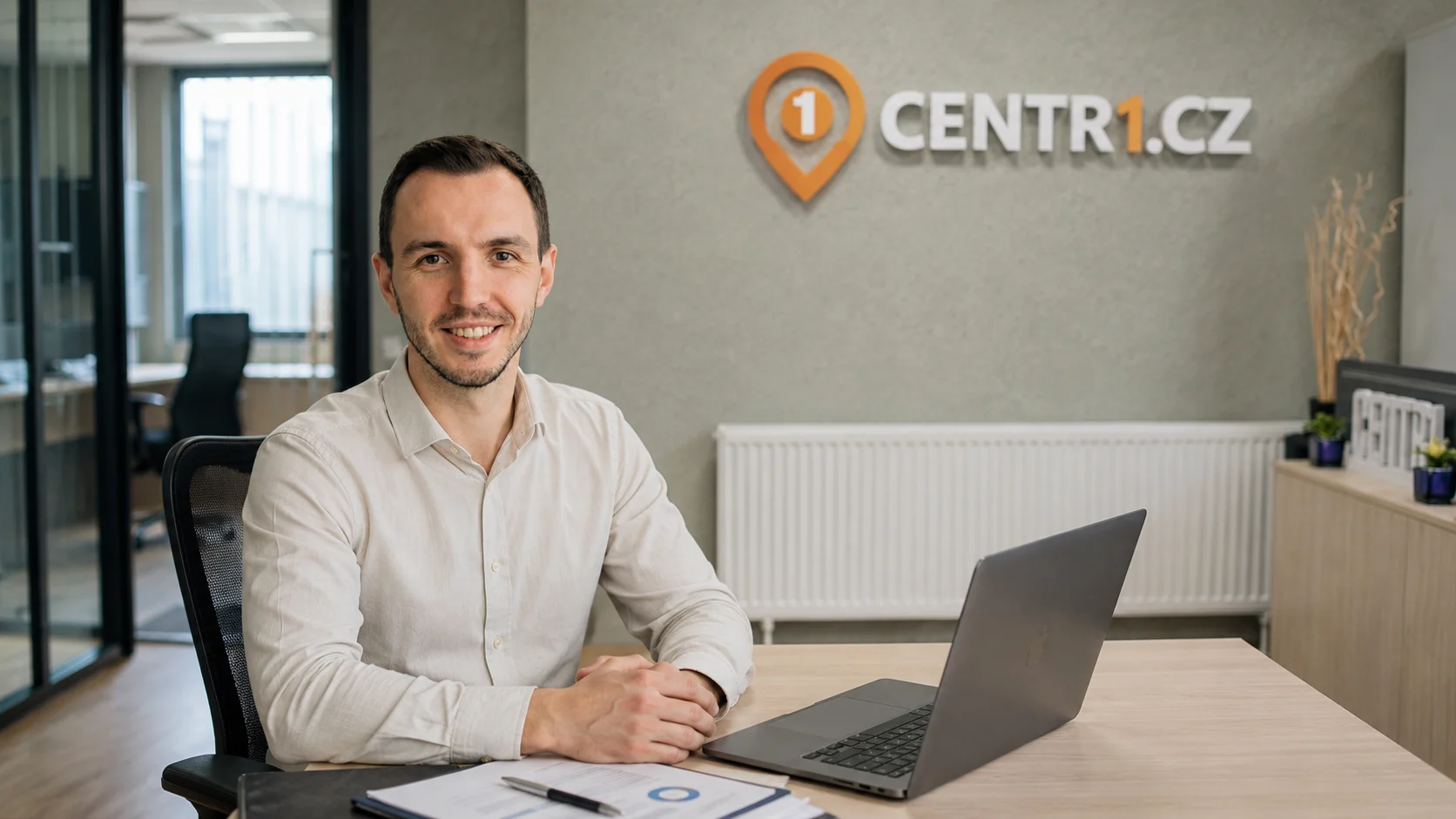 Антон Вайхель за работой в офисе CENTR1 — разбор ситуации клиента