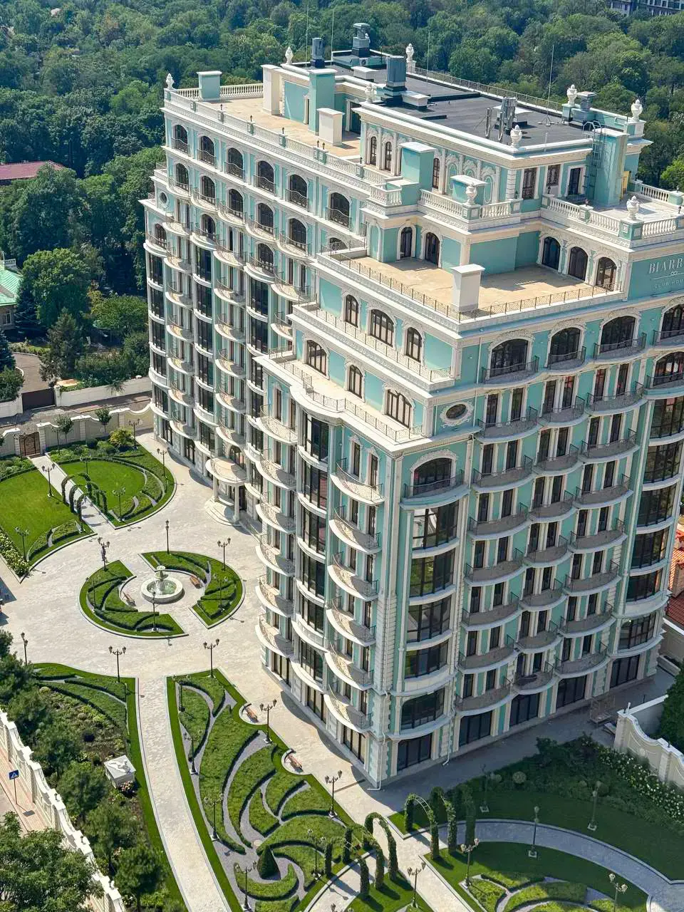 Клубный дом Biarritz — разбор Екатерины Васюковой