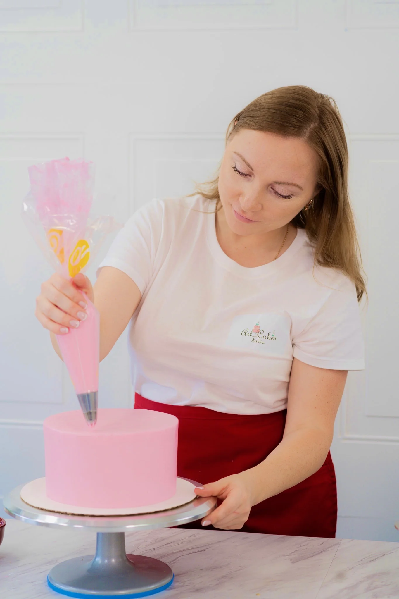 Olesya, founder of ArtCakes