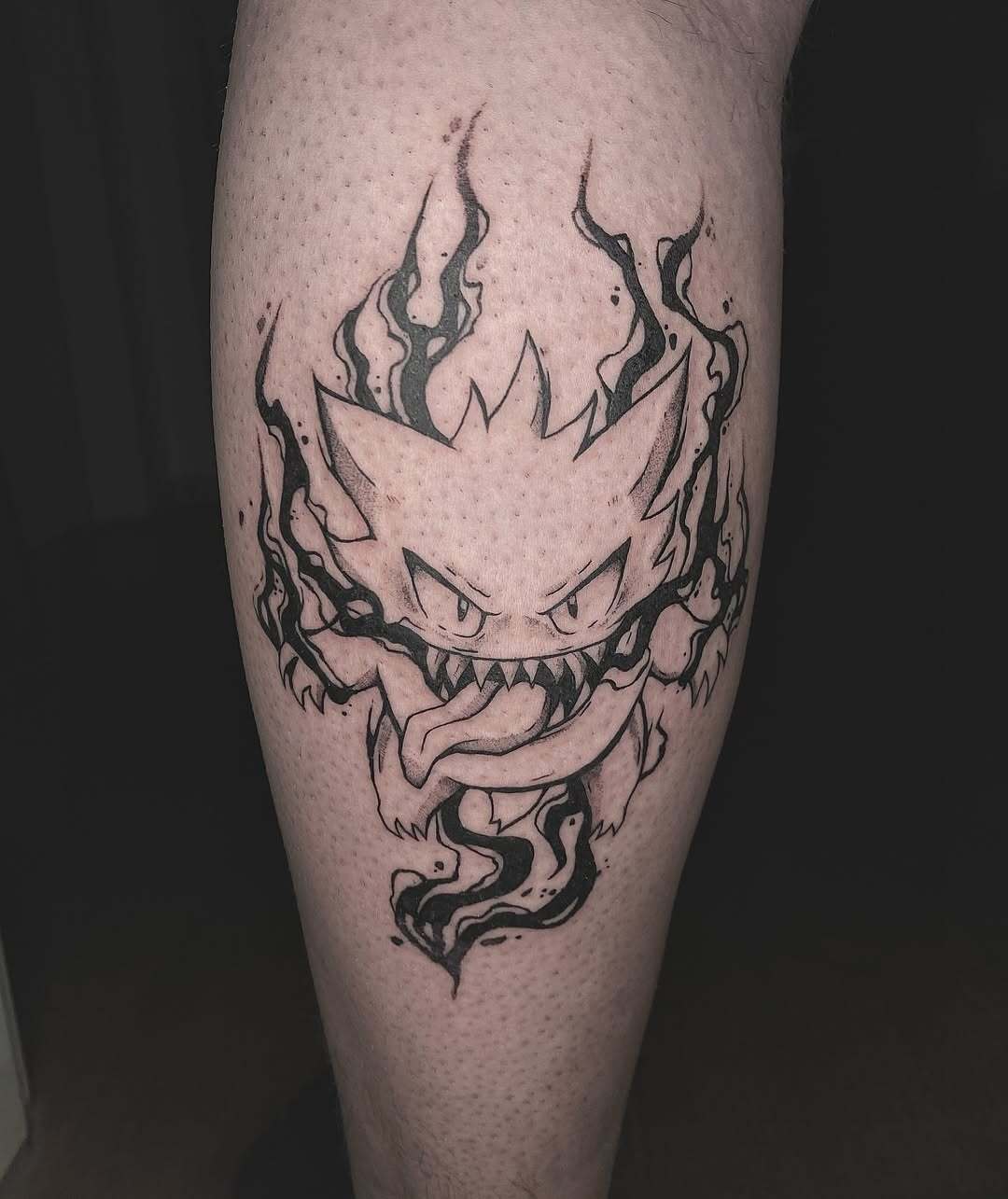 Dunkle Graphik Tattoo von Gina – Arbeit 6