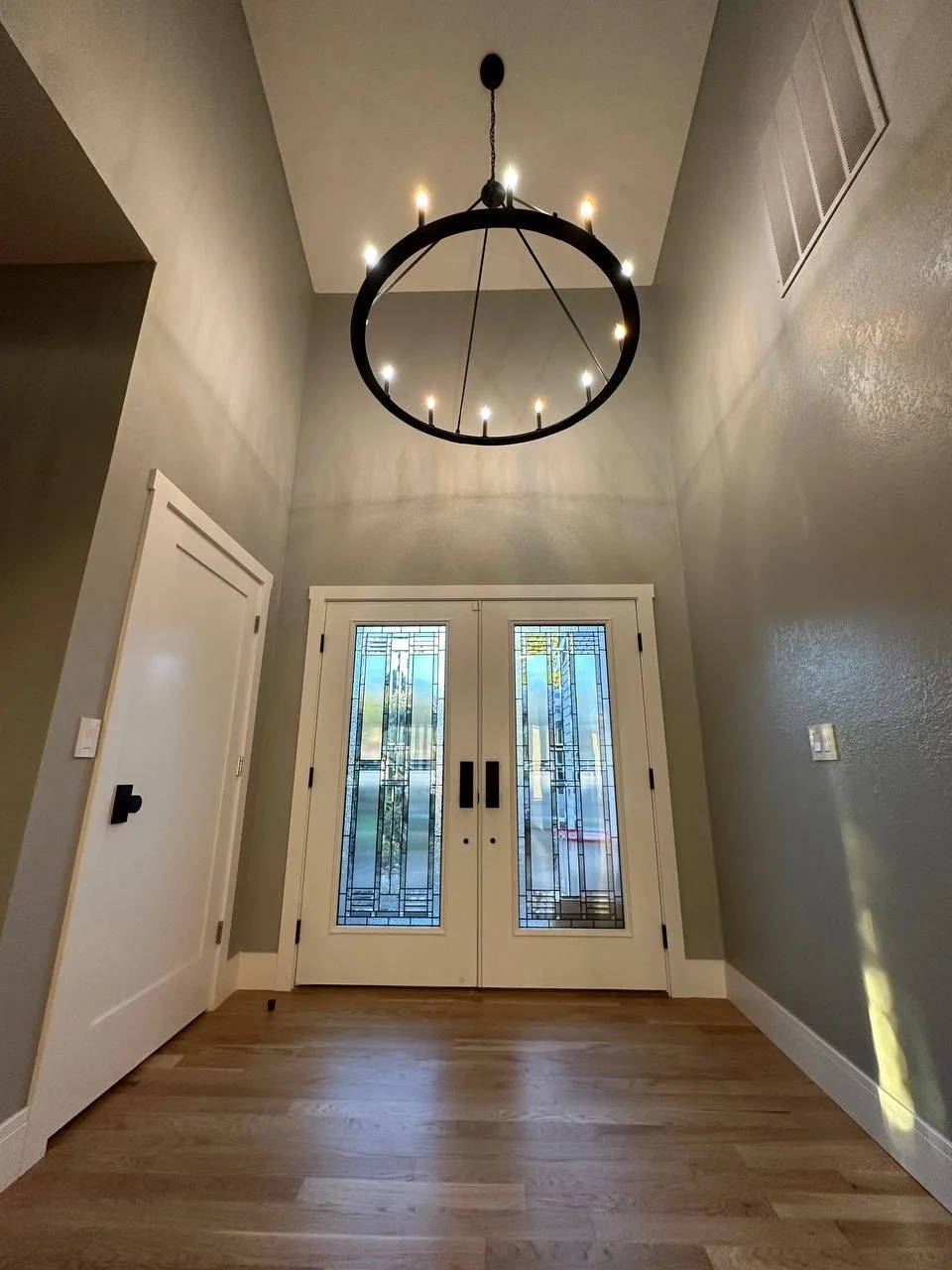 Entry refresh with statement lighting