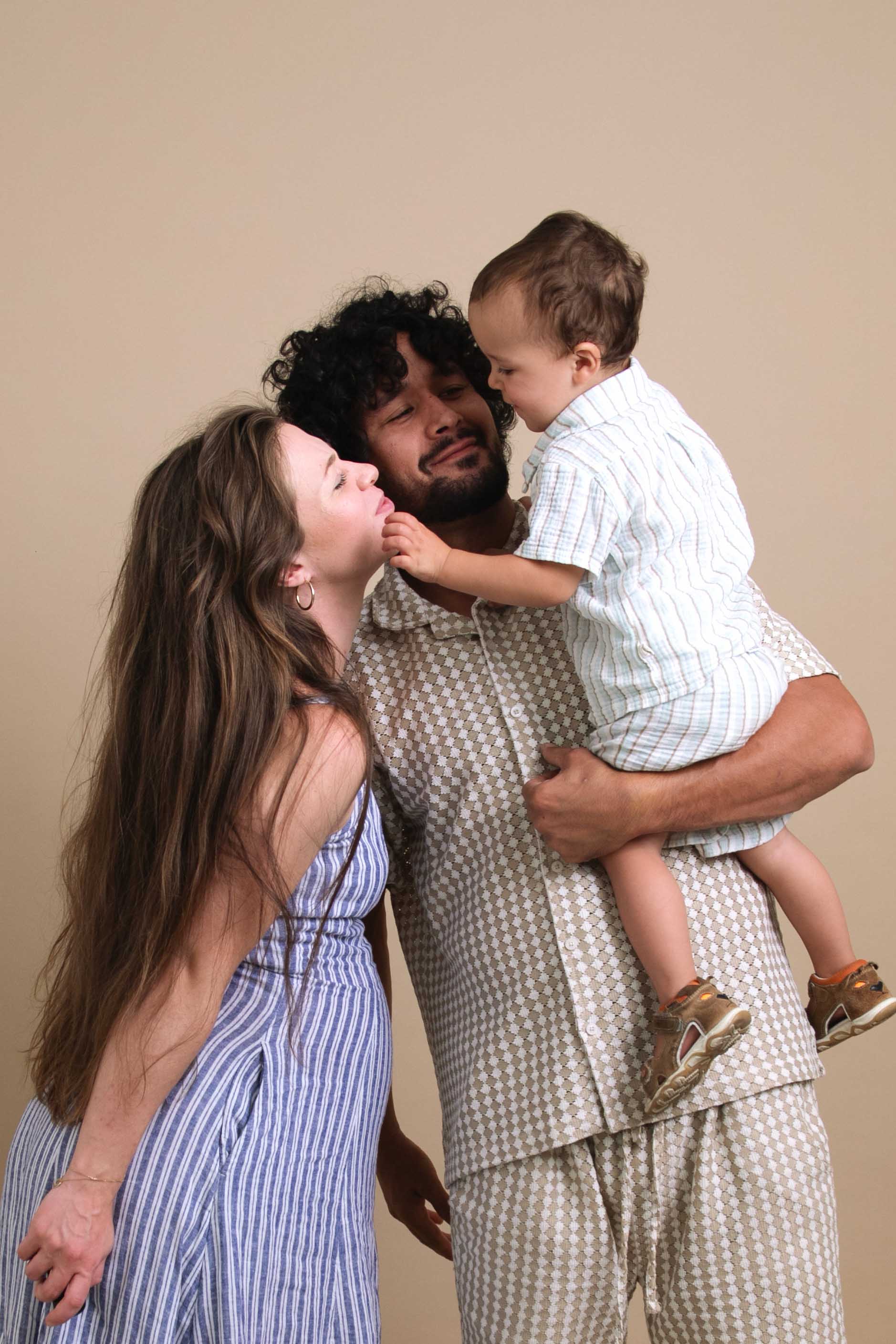 Maternity photoshoot at MirrorMe