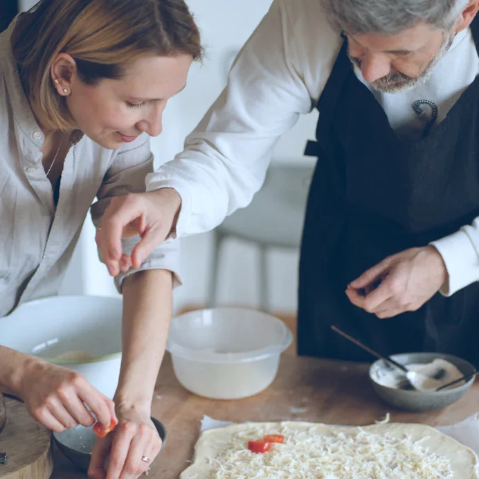 Familie Lehrmann beim gemeinsamen Kochen