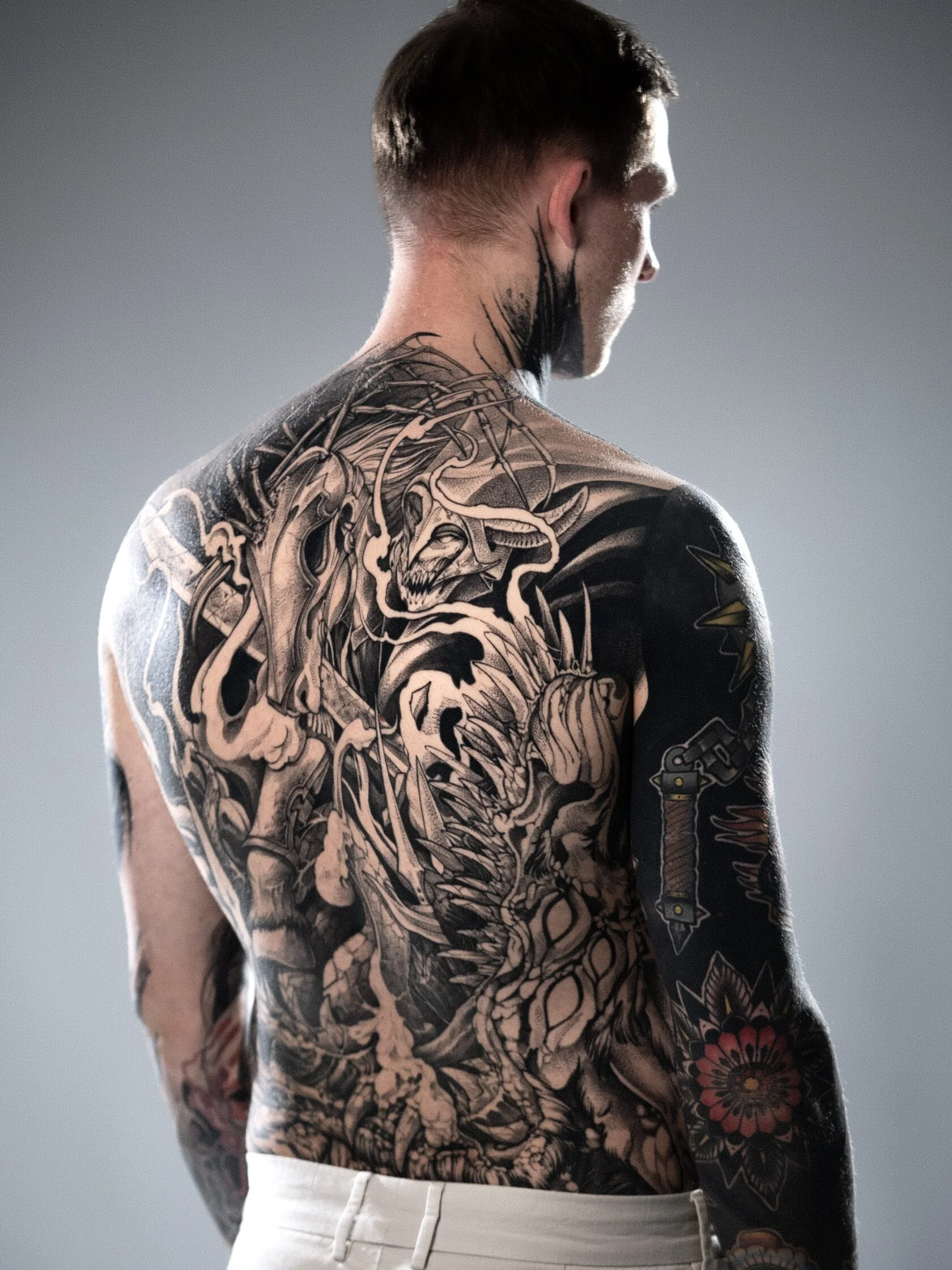 Großflächige Graphik-Tattoo-Arbeit aus dem Brennnessel Studio