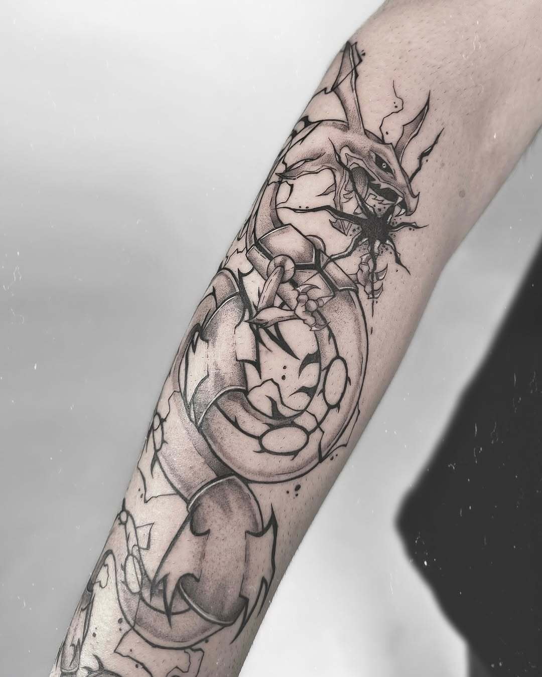 Dunkle Graphik Tattoo von Gina – Arbeit 1