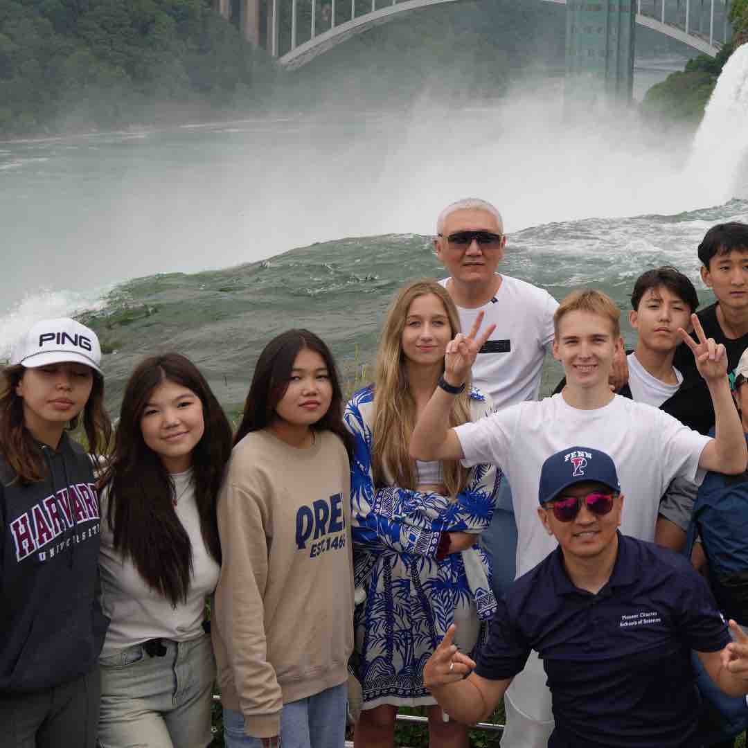 Tour group at Niagara Falls