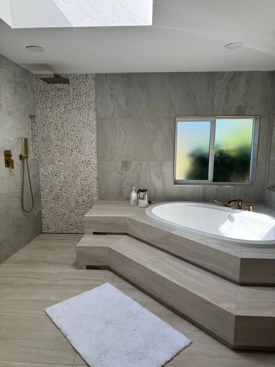 Soaking tub with custom tile surround and steps
