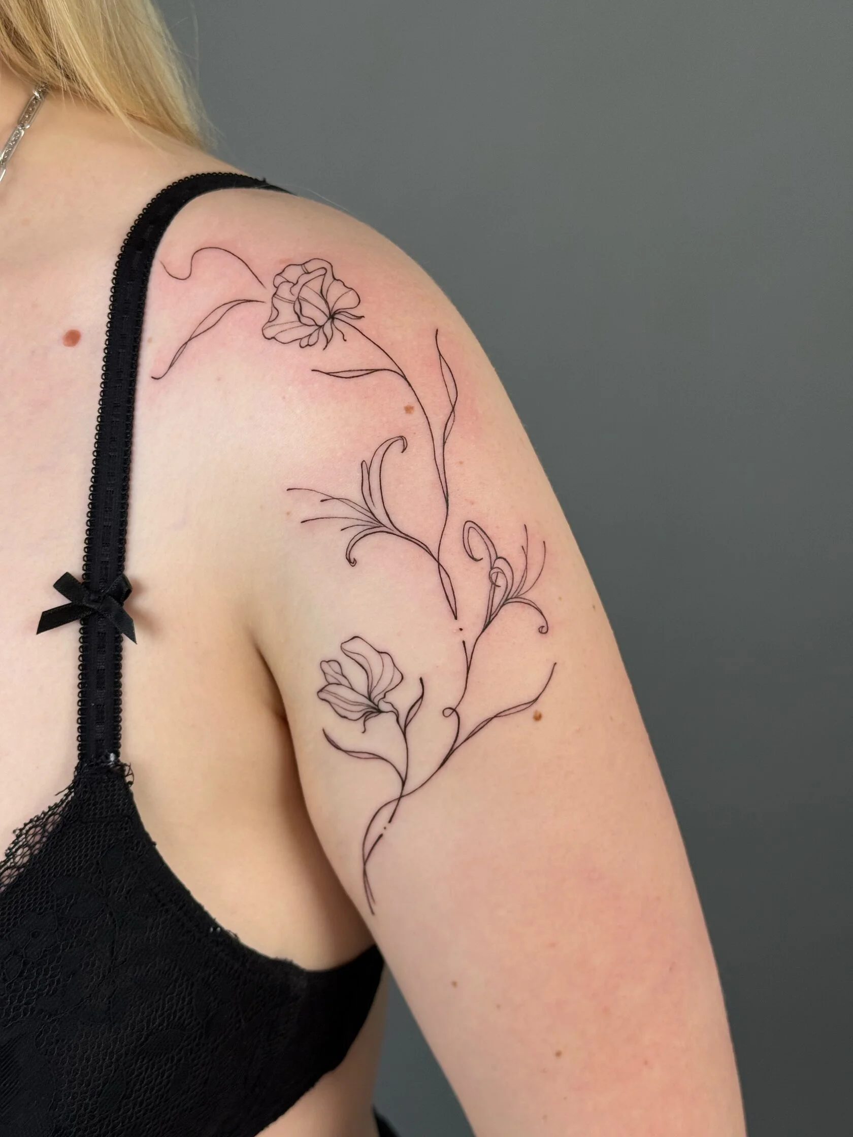 Botanisches Graphik-Tattoo von Daria – Arbeit 3