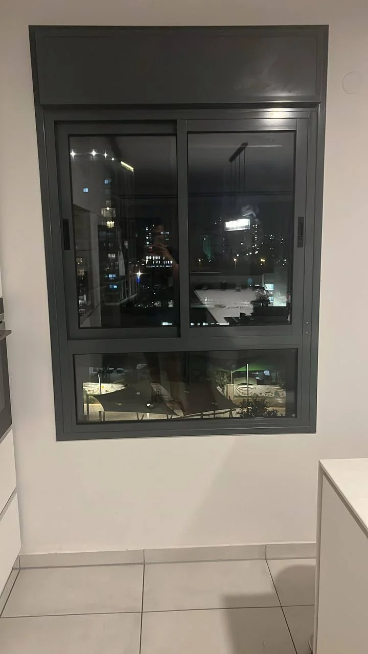 Three-pane window