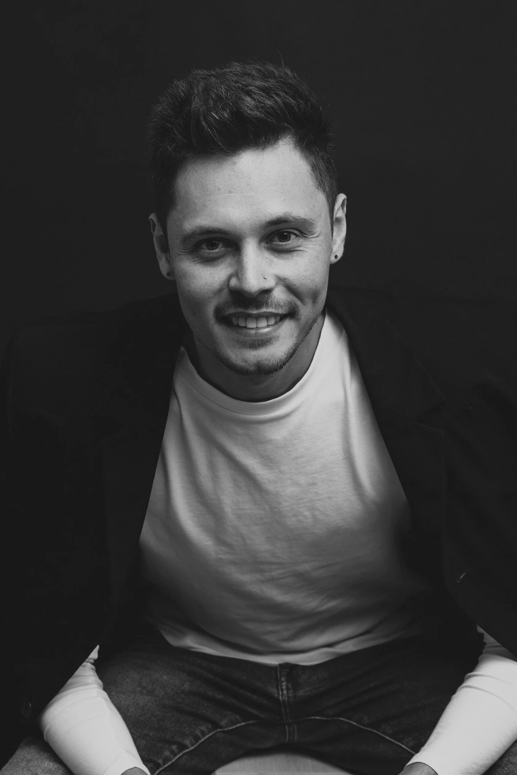 8 Unique Headshot Photoshoot Ideas | MirrorMe