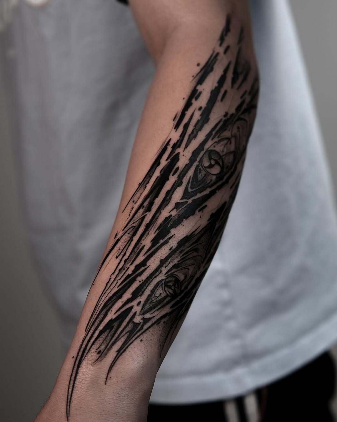 Graphik & Blackwork Tattoo von Sergiu – Arbeit 1