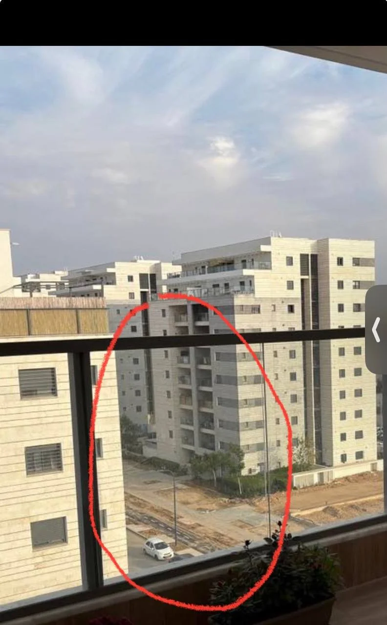 Balcony glass sections