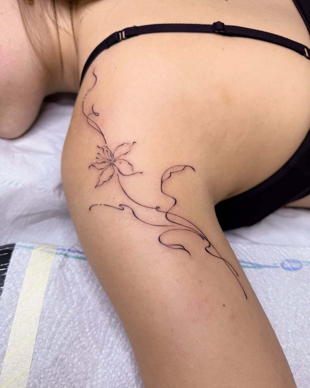Fine Line Tattoo von Daria – Arbeit 8