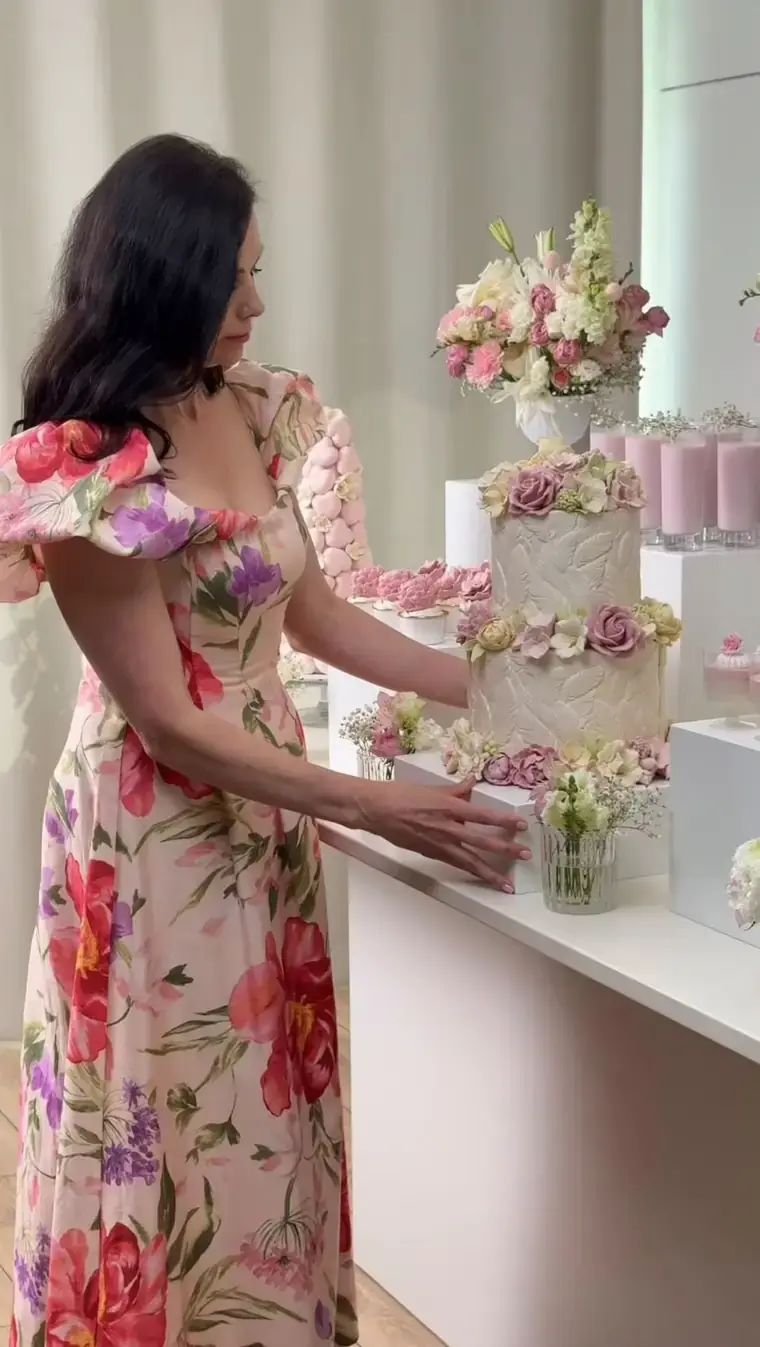 Natalia styling a soft pink dessert table with zefir creations and fresh flowers