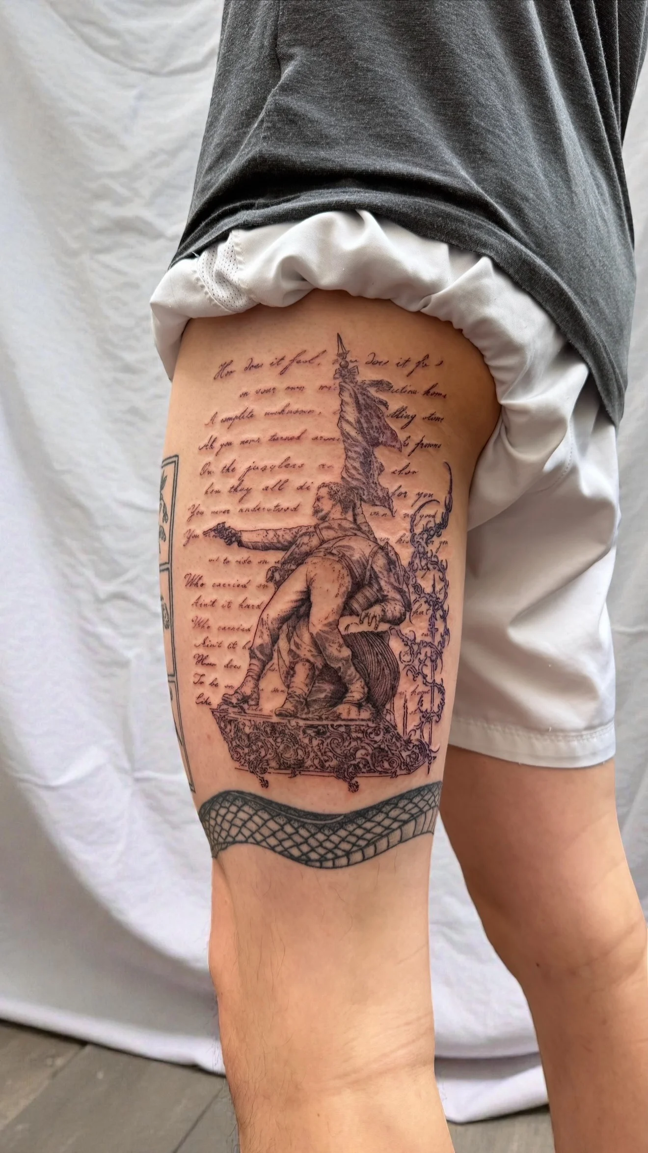 Ornamental Tattoo von Sasha bei Brennnessel Tattoo Berlin