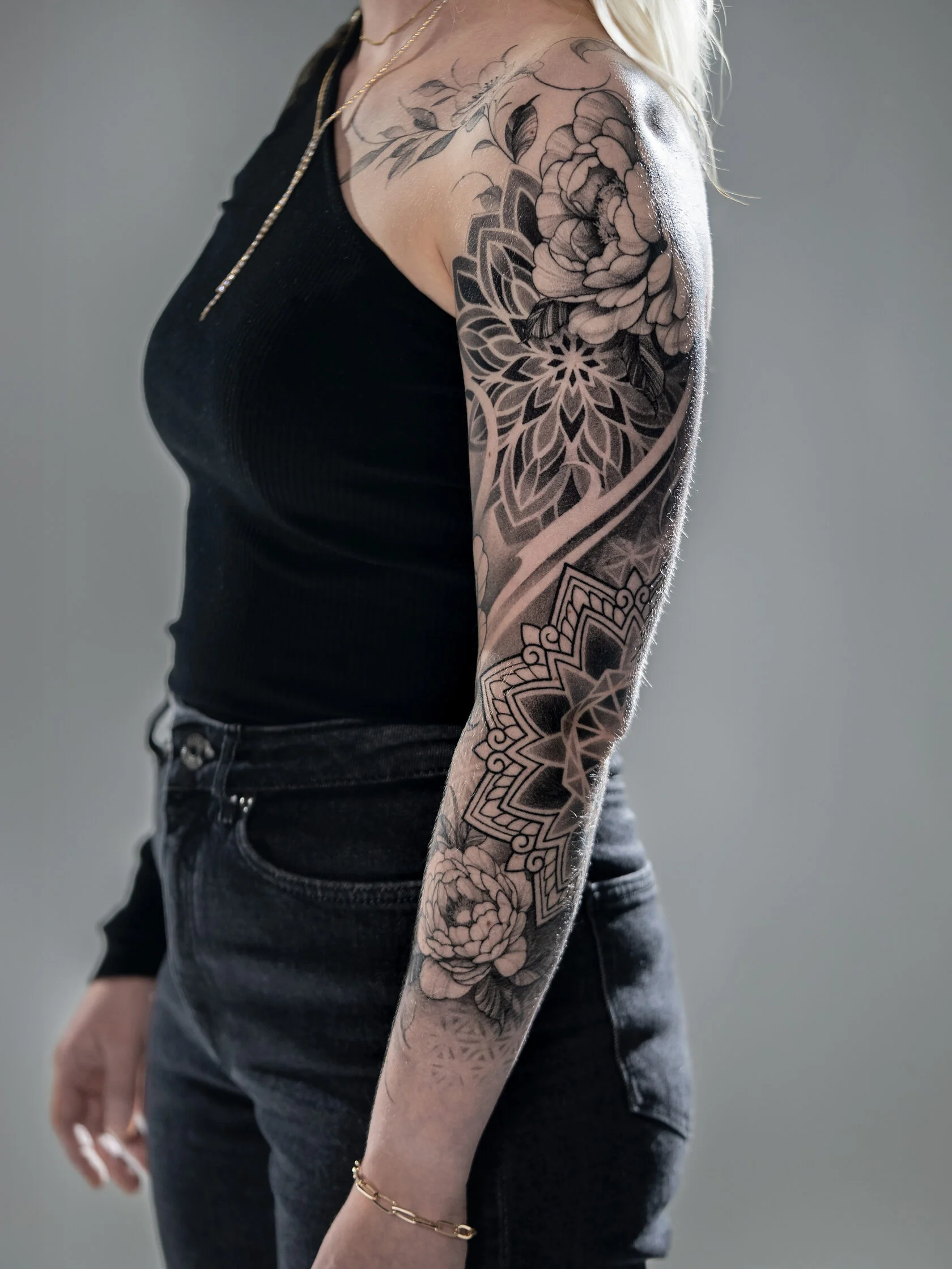 Floraler Ornamental Sleeve mit Mandala-Elementen