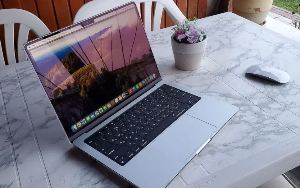 MacBook M3 Pro, купленный на доход от YouTube