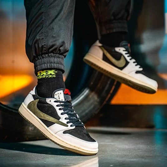 Купить WMNS AIR JORDAN 1 LOW OG TRAVIS SCOTT OLIVE - 100% оригинал