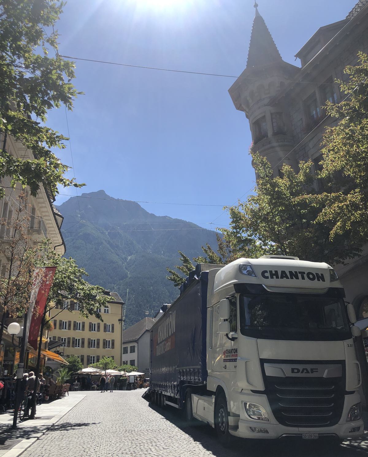 Chanton Lastwagen in den Schweizer Bergen