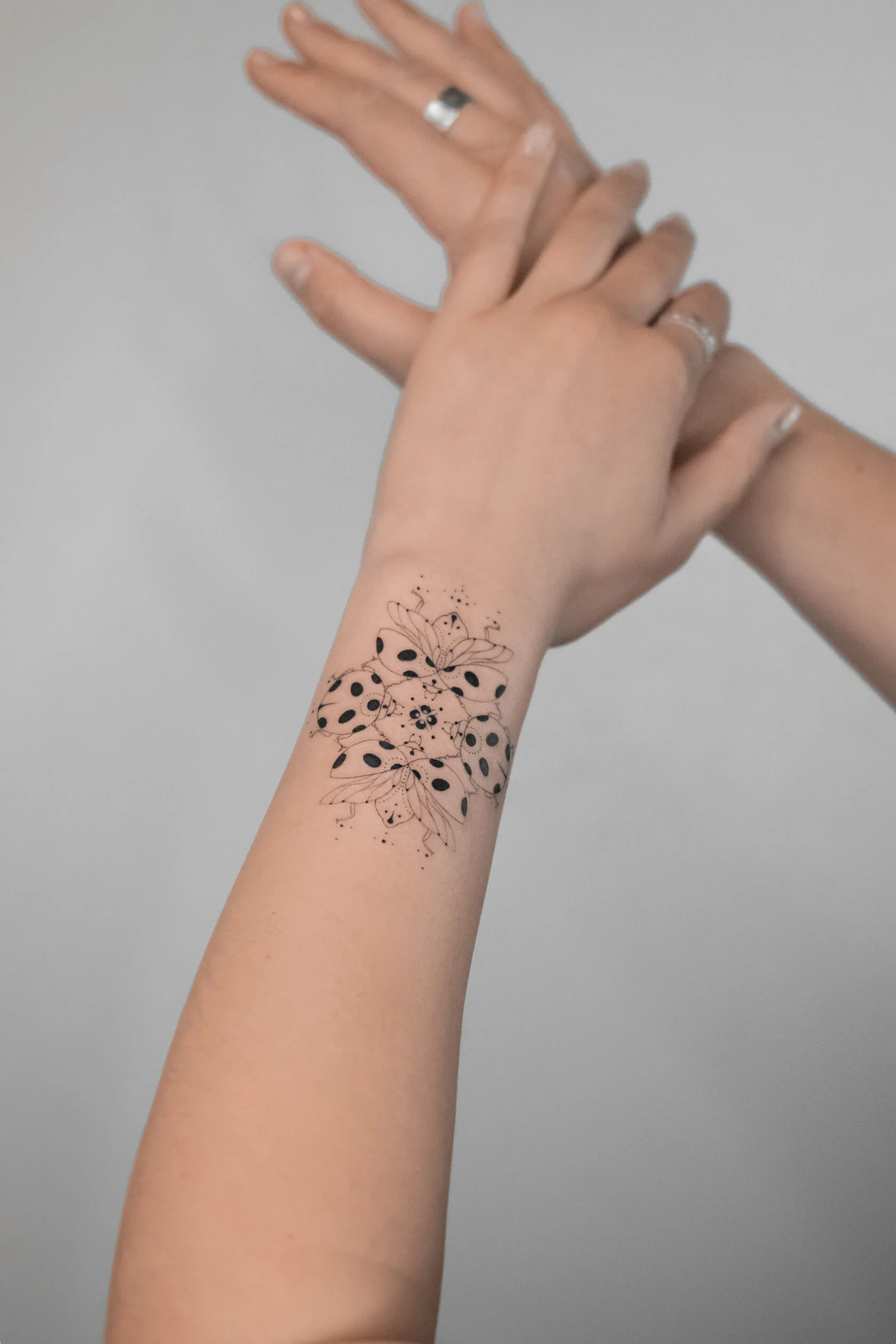 Ornamental Tattoo von Ivanna bei Brennnessel Tattoo Berlin