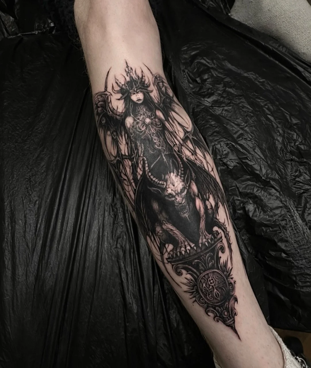 Gothic Tattoo von Karine bei Brennnessel Tattoo Berlin
