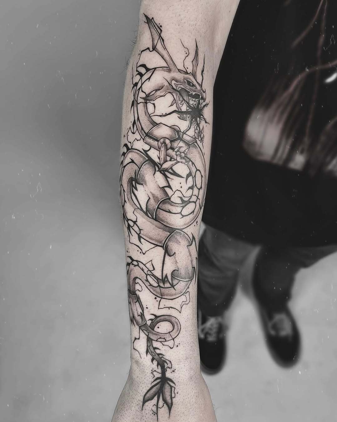 Dunkle Graphik Tattoo von Gina – Arbeit 2