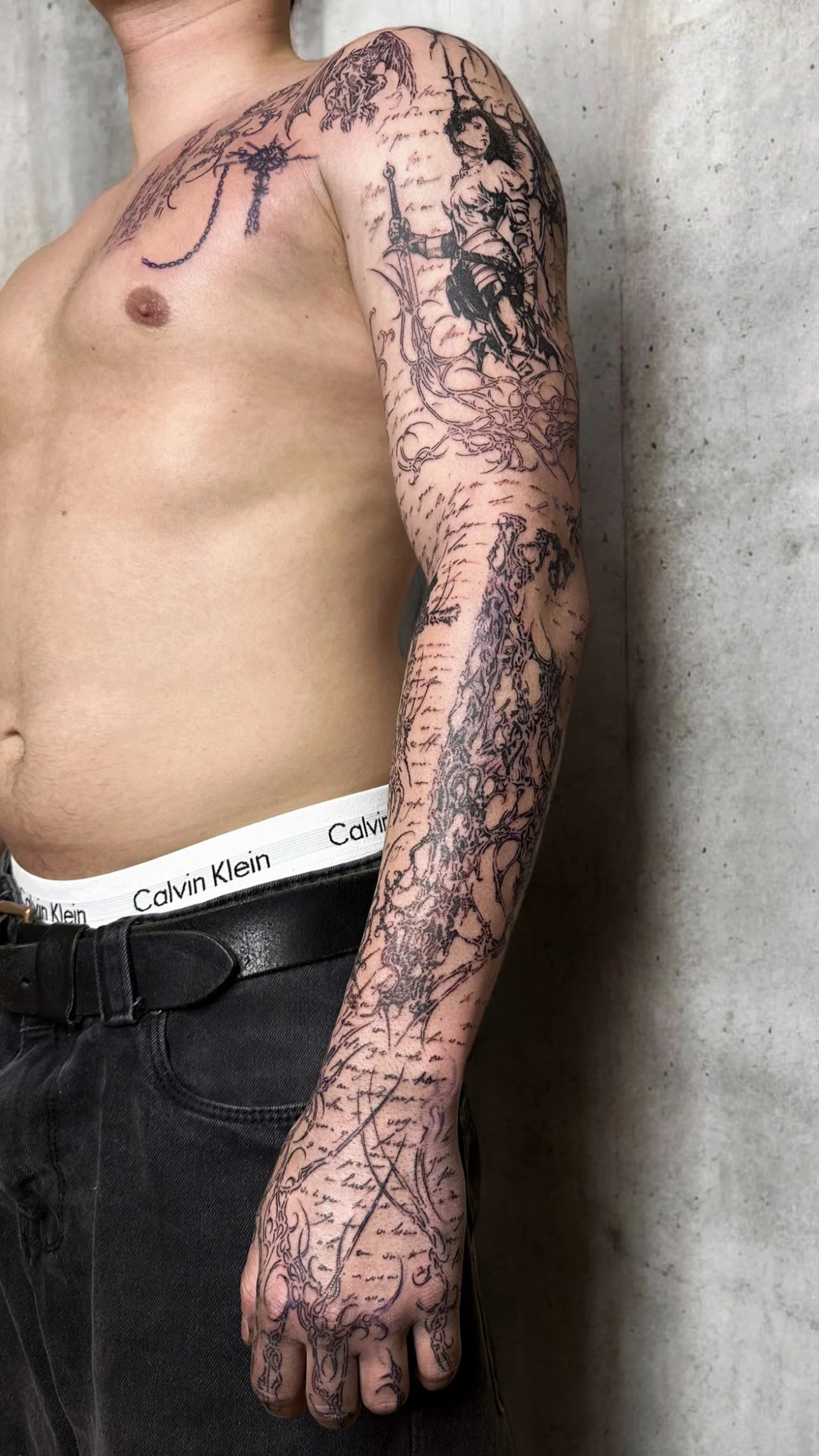 Ornamental Tattoo von Sasha bei Brennnessel Tattoo Berlin