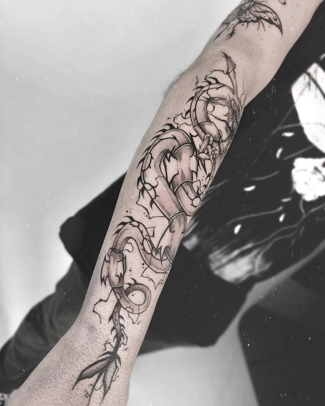 Dunkle Graphik Tattoo von Gina – Arbeit 3